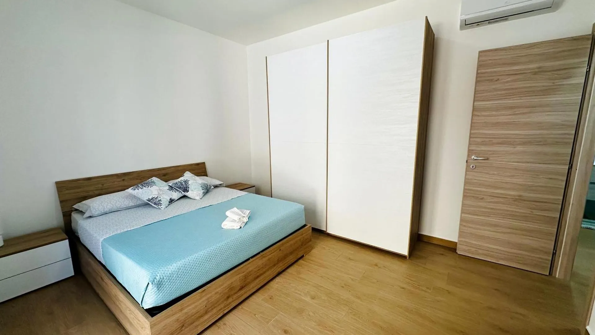 Domus Apartament 카포오를란도 펜션